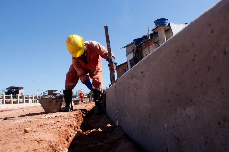 Na manhã desta terça-feira (28), as obras do projeto de macrodrenagem da Bacia do Tucunduba, em Belém, receberam a visita da Comissão de Acompanhamento de Obras (CAO). Formada por 18 moradores, a comissão tem a função de fiscalizar e acompanhar o andamento das obras do governo do Estado, através da Secretaria de Estado de Desenvolvimento e Obras Públicas (Sedop). <div class='credito_fotos'>Foto: Marcelo Seabra / Ag. Pará   |   <a href='/midias/2020/originais/6620_a1bc815d-b7ed-c5b8-4ce7-f96c361860e4.jpg' download><i class='fa-solid fa-download'></i> Download</a></div>