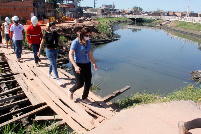 Na manhã desta terça-feira (28), as obras do projeto de macrodrenagem da Bacia do Tucunduba, em Belém, receberam a visita da Comissão de Acompanhamento de Obras (CAO). Formada por 18 moradores, a comissão tem a função de fiscalizar e acompanhar o andamento das obras do governo do Estado, através da Secretaria de Estado de Desenvolvimento e Obras Públicas (Sedop). <div class='credito_fotos'>Foto: Marcelo Seabra / Ag. Pará   |   <a href='/midias/2020/originais/6620_d4d4ab8f-29da-a783-7bdf-cc9b1746beb2.jpg' download><i class='fa-solid fa-download'></i> Download</a></div>