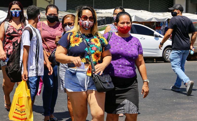 O Pará alcançou a 17ª posição no ranking nacional de isolamento, na segunda-feira (27), com a taxa de 39,05% das pessoas em casa para evitar a proliferação do novo coronavírus. De acordo com os dados divulgados nesta terça-feira (28), pela Secretaria Estadual de Segurança Pública e Defesa Social (Segup), Belém esteve no 15º lugar entre as capitais, registrando taxa de 40,4%. <div class='credito_fotos'>Foto: Bruno Cecim / Ag.Pará | <a href='/midias/2020/originais/6622_3a43a665-179d-5062-79bb-4555b4a56b88.jpg' download><i class='fa-solid fa-download'></i> Download</a></div>