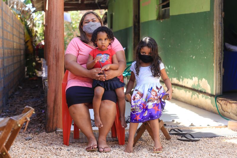 Bismara Chaves, dona de casa e beneficiada do Programa Sua Casa. <div class='credito_fotos'>Foto: Jader Paes / Agência Pará   |   <a href='/midias/2020/originais/6627_37dc5c6e-d906-8cd5-9dda-22162505ea6b.jpg' download><i class='fa-solid fa-download'></i> Download</a></div>