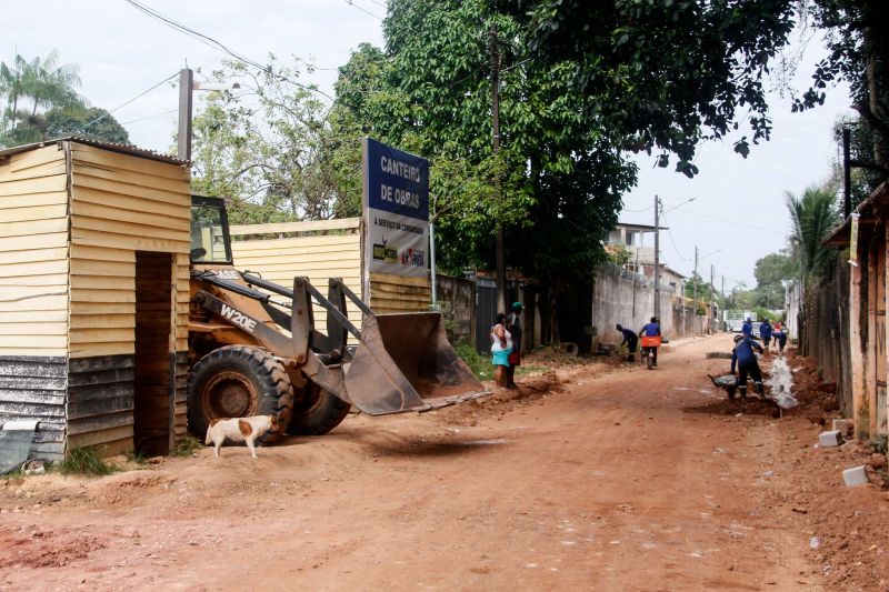 O Governo do Pará, por meio do Núcleo de Gerenciamento de Transporte Metropolitano (NGTM), segue com as obras de infraestrutura viária em dois bairros de Ananindeua, Águas Lindas e Guanabara, na Região Metropolitana de Belém. São 17 vias recebendo os serviços de drenagem, terraplanagem, pavimentação, calçadas e sinalização. <div class='credito_fotos'>Foto: Marcelo Seabra / Ag. Pará | <a href='/midias/2020/originais/6628_68aca3dc-c688-b80a-9fcb-5489a33d0f11.jpg' download><i class='fa-solid fa-download'></i> Download</a></div>