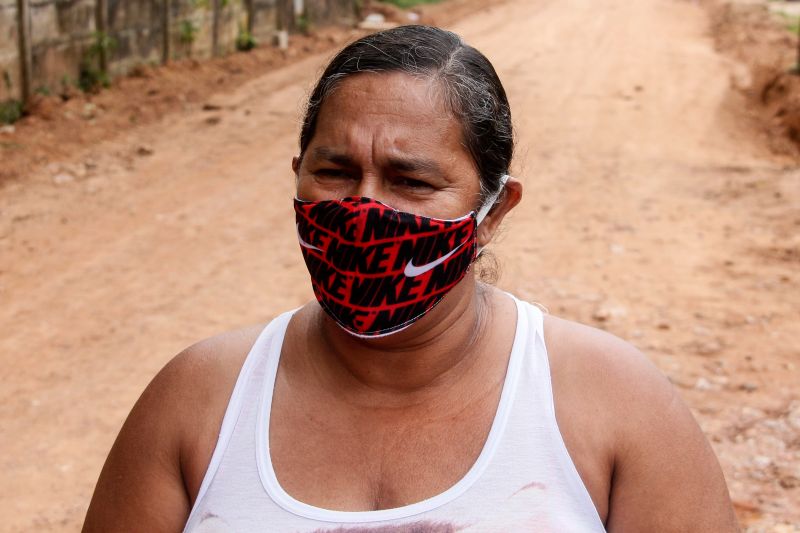 O Governo do Pará, por meio do Núcleo de Gerenciamento de Transporte Metropolitano (NGTM), segue com as obras de infraestrutura viária em dois bairros de Ananindeua, Águas Lindas e Guanabara, na Região Metropolitana de Belém. São 17 vias recebendo os serviços de drenagem, terraplanagem, pavimentação, calçadas e sinalização. <div class='credito_fotos'>Foto: Marcelo Seabra / Ag. Pará | <a href='/midias/2020/originais/6628_88282135-c3db-f723-074f-8dfbce727abc.jpg' download><i class='fa-solid fa-download'></i> Download</a></div>