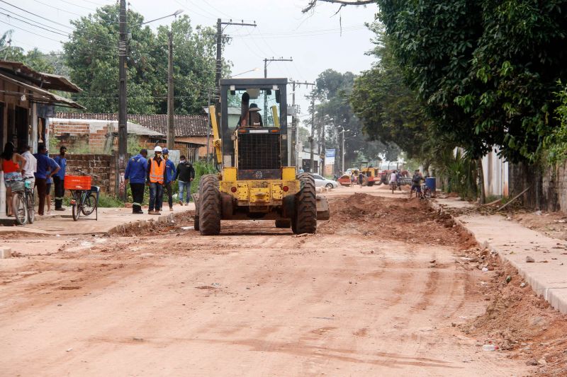 O Governo do Pará, por meio do Núcleo de Gerenciamento de Transporte Metropolitano (NGTM), segue com as obras de infraestrutura viária em dois bairros de Ananindeua, Águas Lindas e Guanabara, na Região Metropolitana de Belém. São 17 vias recebendo os serviços de drenagem, terraplanagem, pavimentação, calçadas e sinalização. <div class='credito_fotos'>Foto: Marcelo Seabra / Ag. Pará | <a href='/midias/2020/originais/6628_bb42da9d-c918-41f4-9bf9-5bbf17a27530.jpg' download><i class='fa-solid fa-download'></i> Download</a></div>