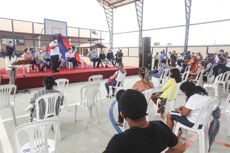 Entrega da Escola Prof Aracy Alves Dias-Alex Ribeiro- Ag Pará em Salinas <div class='credito_fotos'>Foto: Alex Ribeiro / Ag. Pará | <a href='/midias/2020/originais/6630_3b072905-e818-4f80-8d56-14fe042c51f5.jpg' download><i class='fa-solid fa-download'></i> Download</a></div>