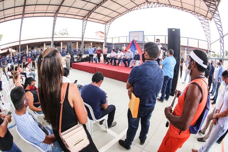 Entrega da Escola Prof Aracy Alves Dias-Alex Ribeiro- Ag Pará em Salinas <div class='credito_fotos'>Foto: Alex Ribeiro / Ag. Pará | <a href='/midias/2020/originais/6630_a28cac1e-89d7-7301-70e4-c902f0794b54.jpg' download><i class='fa-solid fa-download'></i> Download</a></div>