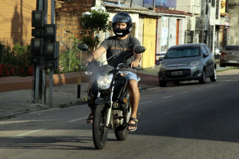 BelÃ©m, ParÃ¡, Brasil . AÃ‡Ã•ES EDUCATIVAS MOTOCICLISTAS - parte 2 - 23/07/2020 <div class='credito_fotos'>Foto: Ricardo Amanajás / Ag. Pará   |   <a href='/midias/2020/originais/6641_9f9af564-dfe5-5ba9-ec60-ea45d88f61e4.jpg' download><i class='fa-solid fa-download'></i> Download</a></div>