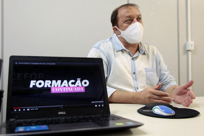 BelÃ©m, ParÃ¡, Brasil. DIA NACIONAL DOS PROFISSIONAIS DE EDUCAÃ‡ÃƒO SEDUC - Augusto Paes (coordenador do Centro de FormaÃ§Ã£o de Profissionais da EducaÃ§Ã£o BÃ¡sica do Estado do ParÃ¡ â€“ Cefor) - 05/08/2020 <div class='credito_fotos'>Foto: Ricardo Amanajás / Ag. Pará   |   <a href='/midias/2020/originais/6663_806ed4b5-5c3b-d596-51bb-1cf4e988cd96.jpg' download><i class='fa-solid fa-download'></i> Download</a></div>