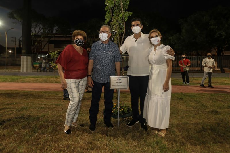 A primeira fase da intervenção paisagística no Parque Urbano Belém Porto Futuro foi iniciada neste sábado (22) com o plantio simbólico de 22 árvores. O ato teve a presença do governador Helder Barbalho; da secretária de Estado de Cultura, Ursula Vidal, e de representantes de entidades empresariais paraenses que contribuem com a arborização do espaço, aberto ao público  <div class='credito_fotos'>Foto: Jader Paes / Agência Pará   |   <a href='/midias/2020/originais/6743_de8ed2b4-cb39-13ae-1a57-e17b1e5bbeee.jpg' download><i class='fa-solid fa-download'></i> Download</a></div>