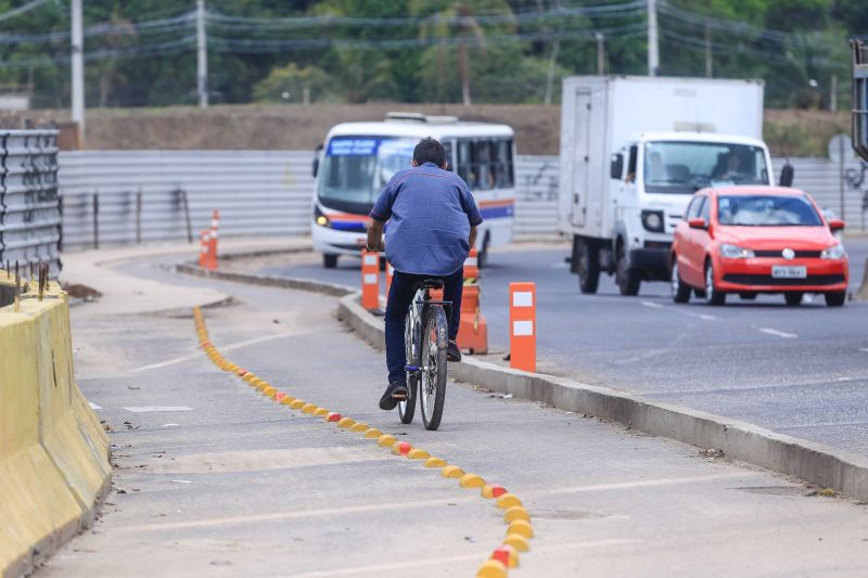 Obra Nova BR. Ciclo vias, Movimentacao Transito, descarte de lixo <div class='credito_fotos'>Foto: Jader Paes / Agência Pará   |   <a href='/midias/2020/originais/6771_07e507d7-1c0b-0ec7-ea96-bd15a1c049f1.jpg' download><i class='fa-solid fa-download'></i> Download</a></div>