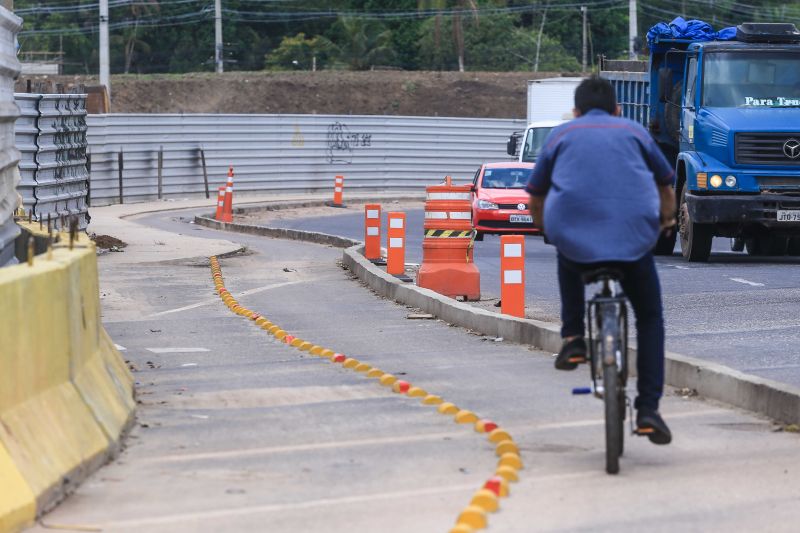 Obra Nova BR. Ciclo vias, Movimentacao Transito, descarte de lixo <div class='credito_fotos'>Foto: Jader Paes / Agência Pará   |   <a href='/midias/2020/originais/6771_7f3c3221-6027-23f7-8dfd-ae2ae141ec83.jpg' download><i class='fa-solid fa-download'></i> Download</a></div>