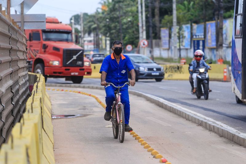 Obra Nova BR. Ciclo vias, Movimentacao Transito, descarte de lixo <div class='credito_fotos'>Foto: Jader Paes / Agência Pará   |   <a href='/midias/2020/originais/6771_826d59bb-f134-64e8-0d9b-2e65e9053834.jpg' download><i class='fa-solid fa-download'></i> Download</a></div>