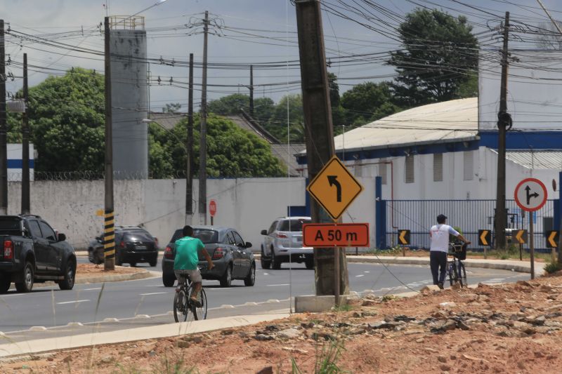 Obra Nova BR. Ciclo vias, Movimentacao Transito, descarte de lixo <div class='credito_fotos'>Foto: Jader Paes / Agência Pará   |   <a href='/midias/2020/originais/6771_e8e771fc-2c4a-ae9a-9674-df9efcaff247.jpg' download><i class='fa-solid fa-download'></i> Download</a></div>