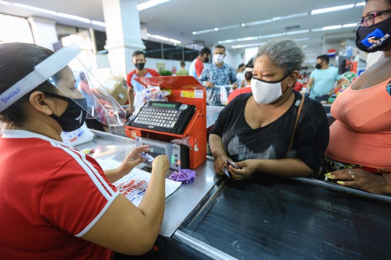 Compras Vale Alimentacao. Marilza Noronha <div class='credito_fotos'>Foto: Jader Paes / Agência Pará   |   <a href='/midias/2020/originais/6786_e36a6803-25b1-80f1-3e7c-5237dfc21964.jpg' download><i class='fa-solid fa-download'></i> Download</a></div>