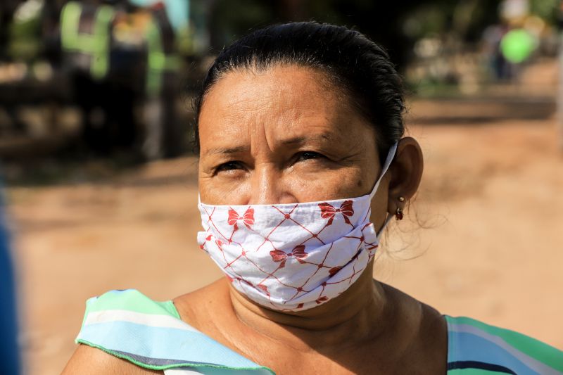 Uma espera de 30 anos chegou ao fim na manhã desta segunda-feira (14), com a autorização do governador Helder Barbalho para o início imediato das obras de urbanização de vias do bairro do Marco, Região de Integração do Guarajá, em Belém. Com um investimento de R$ 1,92 milhão, o bairro será contemplado com 1,64 km de asfalto novo. 

NA FOTO: Ana Maria, 55 anos <div class='credito_fotos'>Foto: Marco Santos / Ag. Pará   |   <a href='/midias/2020/originais/6827_09b0d6e0-cd31-1d6c-dd9f-4d7aad0e8720.jpg' download><i class='fa-solid fa-download'></i> Download</a></div>