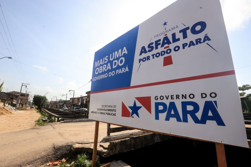 Uma espera de 30 anos chegou ao fim na manhã desta segunda-feira (14), com a autorização do governador Helder Barbalho para o início imediato das obras de urbanização de vias do bairro do Marco, Região de Integração do Guarajá, em Belém. Com um investimento de R$ 1,92 milhão, o bairro será contemplado com 1,64 km de asfalto novo.  <div class='credito_fotos'>Foto: Marco Santos / Ag. Pará   |   <a href='/midias/2020/originais/6827_333ce4af-4b1d-36b2-3522-d7bc1679795c.jpg' download><i class='fa-solid fa-download'></i> Download</a></div>