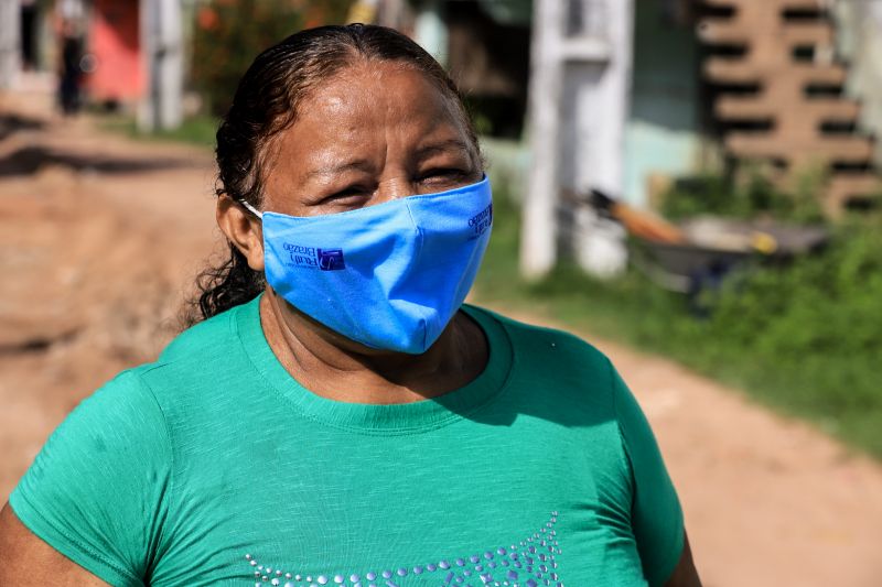 Uma espera de 30 anos chegou ao fim na manhã desta segunda-feira (14), com a autorização do governador Helder Barbalho para o início imediato das obras de urbanização de vias do bairro do Marco, Região de Integração do Guarajá, em Belém. Com um investimento de R$ 1,92 milhão, o bairro será contemplado com 1,64 km de asfalto novo. 

NA FOTO: Júlia de cordeiro, 66 anos <div class='credito_fotos'>Foto: Marco Santos / Ag. Pará   |   <a href='/midias/2020/originais/6827_5e9de50e-0e9f-6ceb-4d7c-94533f1b8497.jpg' download><i class='fa-solid fa-download'></i> Download</a></div>