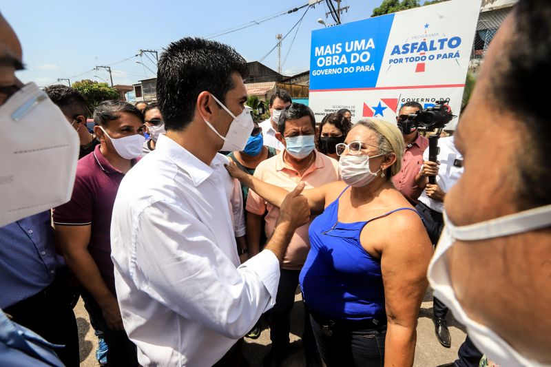 Uma espera de 30 anos chegou ao fim na manhã desta segunda-feira (14), com a autorização do governador Helder Barbalho para o início imediato das obras de urbanização de vias do bairro do Marco, Região de Integração do Guarajá, em Belém. Com um investimento de R$ 1,92 milhão, o bairro será contemplado com 1,64 km de asfalto novo.  <div class='credito_fotos'>Foto: Marco Santos / Ag. Pará   |   <a href='/midias/2020/originais/6827_a6dd3e25-d082-445f-9d67-0bf6661f10eb.jpg' download><i class='fa-solid fa-download'></i> Download</a></div>