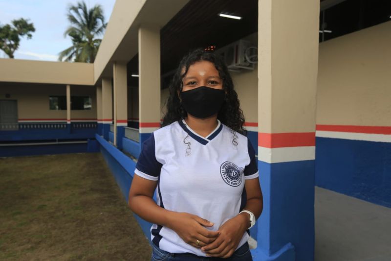 Monise Santos, 18 anos, aluna 3º ano. <div class='credito_fotos'>Foto: Jader Paes / Agência Pará   |   <a href='/midias/2020/originais/6964_1bf1754d-77c2-fe95-4cb0-04b9dfaa748d.jpg' download><i class='fa-solid fa-download'></i> Download</a></div>