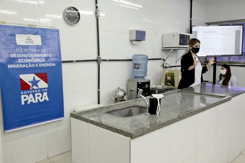 BelÃ©m, ParÃ¡, Brasil. TERPAZ MANIPULAÃ‡ÃƒO ALIMENTOS â€“ PRESENCIAL - 04/11/2020 <div class='credito_fotos'>Foto: Ricardo Amanajás / Ag. Pará   |   <a href='/midias/2020/originais/6999_19626556-a56e-6836-5d0a-7406a9489d57.jpg' download><i class='fa-solid fa-download'></i> Download</a></div>