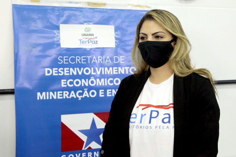 BelÃ©m, ParÃ¡, Brasil. TERPAZ MANIPULAÃ‡ÃƒO ALIMENTOS â€“ PRESENCIAL - LUCIANA CENTENO - 04/11/2020 <div class='credito_fotos'>Foto: Ricardo Amanajás / Ag. Pará   |   <a href='/midias/2020/originais/6999_62708908-3264-c95f-5768-740354e253a2.jpg' download><i class='fa-solid fa-download'></i> Download</a></div>