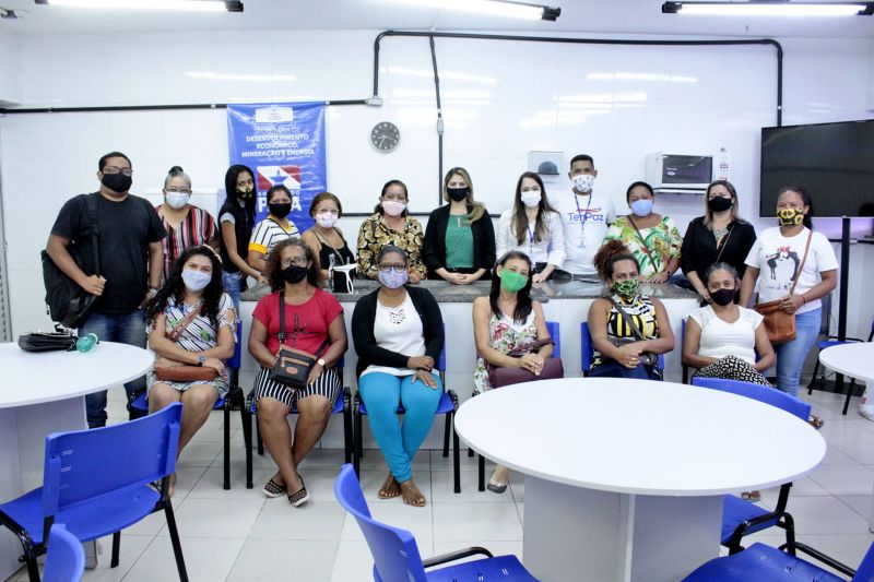 BelÃ©m, ParÃ¡, Brasil. TERPAZ MANIPULAÃ‡ÃƒO ALIMENTOS - 18/11/2020 <div class='credito_fotos'>Foto: Ricardo Amanajás / Ag. Pará   |   <a href='/midias/2020/originais/7039_7467c0eb-1d8c-16c3-c6f3-10b4a64bc5d4.jpg' download><i class='fa-solid fa-download'></i> Download</a></div>