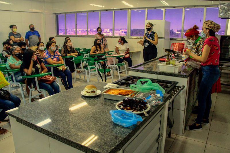 BelÃ©m, ParÃ¡, Brasil. TERPAZ MANIPULAÃ‡ÃƒO DE ALIMENTOS - 09/12/2020 <div class='credito_fotos'>Foto: Ricardo Amanajás / Ag. Pará   |   <a href='/midias/2020/originais/7090_68691ac5-cc50-eaec-508c-642bff00bb34.jpg' download><i class='fa-solid fa-download'></i> Download</a></div>