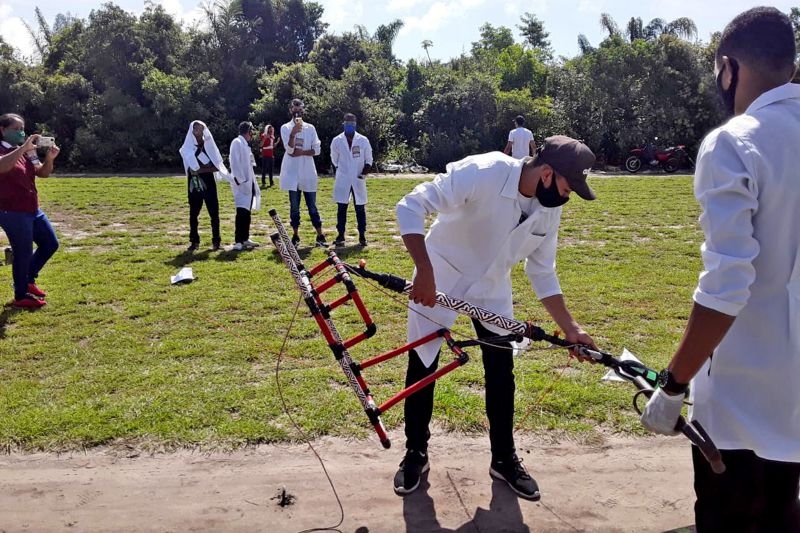 Alunos da Escola Técnica de Salvaterra conquistam premiação na Mostra Brasileira de Foguetes <div class='credito_fotos'>Foto: ASCOM SEDUC   |   <a href='/midias/2020/originais/7112_63356328-4cfc-ca77-4e3b-90ae79d6013d.jpg' download><i class='fa-solid fa-download'></i> Download</a></div>