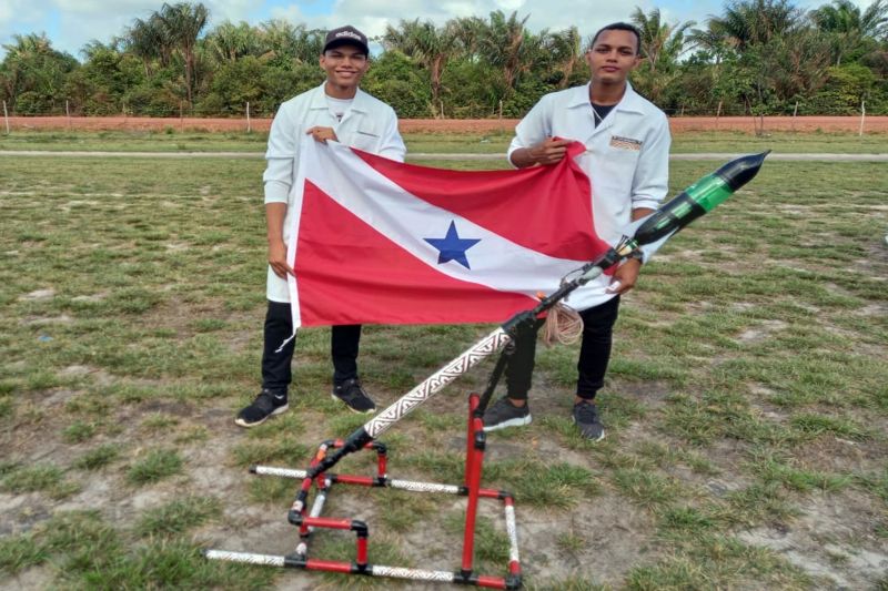 Alunos da Escola Técnica de Salvaterra conquistam premiação na Mostra Brasileira de Foguetes <div class='credito_fotos'>Foto: ASCOM SEDUC   |   <a href='/midias/2020/originais/7112_da10f9cf-64f9-599b-e2ab-ddeac9b9a5eb.jpg' download><i class='fa-solid fa-download'></i> Download</a></div>