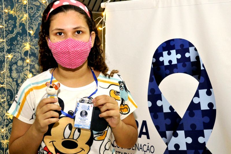 Sespa entrega carteiras de identificação para assegurar prioridade às pessoas com autismo <div class='credito_fotos'>Foto: José Pantoja / Ascom Sespa   |   <a href='/midias/2020/originais/7113_17630234-615c-9ab5-1f8b-5f2b7c0bc6ea.jpg' download><i class='fa-solid fa-download'></i> Download</a></div>