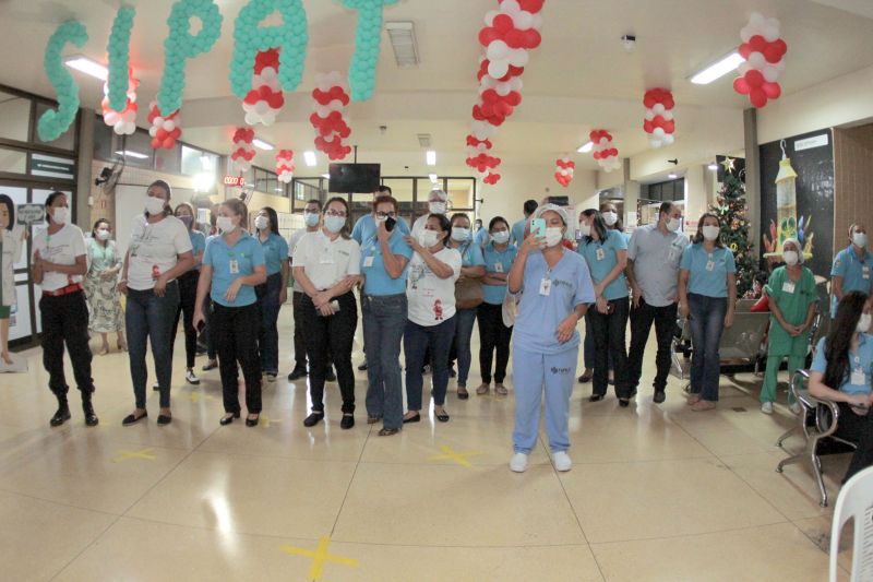 BelÃ©m, ParÃ¡, Brasil. CANTADA NATAL HOSPITAL METROPOLITANO - 19/12/2020 <div class='credito_fotos'>Foto: Ricardo Amanajás / Ag. Pará   |   <a href='/midias/2020/originais/7120_25c5d8ac-1ab6-54a4-059d-f0db58c22708.jpg' download><i class='fa-solid fa-download'></i> Download</a></div>