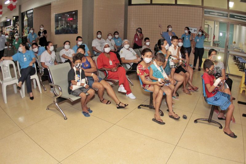 BelÃ©m, ParÃ¡, Brasil. CANTADA NATAL HOSPITAL METROPOLITANO - 19/12/2020 <div class='credito_fotos'>Foto: Ricardo Amanajás / Ag. Pará   |   <a href='/midias/2020/originais/7120_2fadfd64-d500-4e9a-37f8-930f038325c9.jpg' download><i class='fa-solid fa-download'></i> Download</a></div>