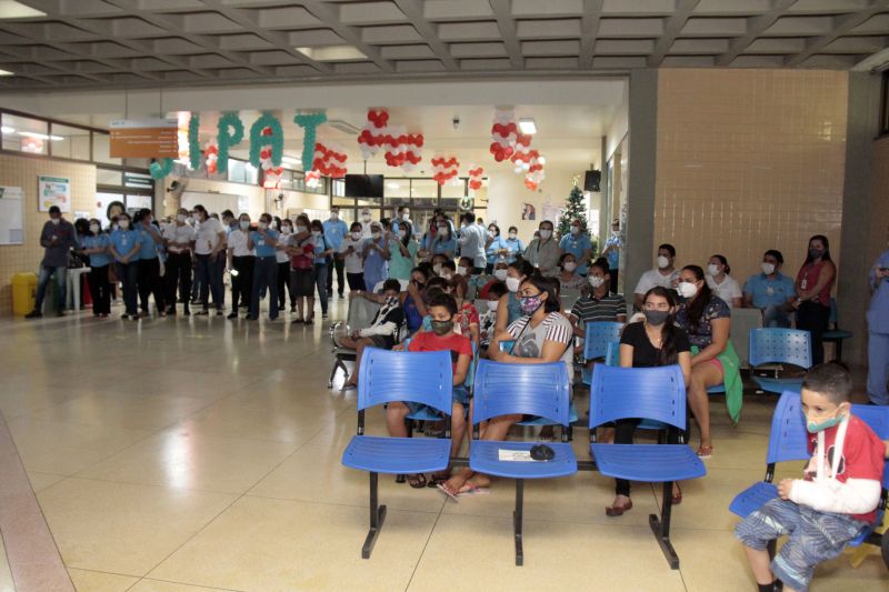 BelÃ©m, ParÃ¡, Brasil. CANTADA NATAL HOSPITAL METROPOLITANO - 19/12/2020 <div class='credito_fotos'>Foto: Ricardo Amanajás / Ag. Pará   |   <a href='/midias/2020/originais/7120_4a85efcb-2d7c-1cf1-5a8b-f6ce9d88ff2c.jpg' download><i class='fa-solid fa-download'></i> Download</a></div>