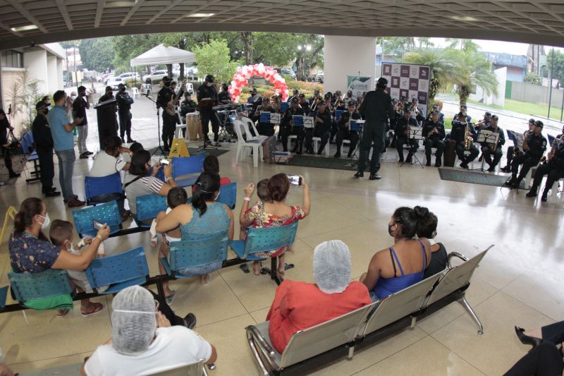 BelÃ©m, ParÃ¡, Brasil. CANTADA NATAL HOSPITAL METROPOLITANO - 19/12/2020 <div class='credito_fotos'>Foto: Ricardo Amanajás / Ag. Pará   |   <a href='/midias/2020/originais/7120_5d83c501-bd32-a42c-8ead-d5c8911dfd77.jpg' download><i class='fa-solid fa-download'></i> Download</a></div>