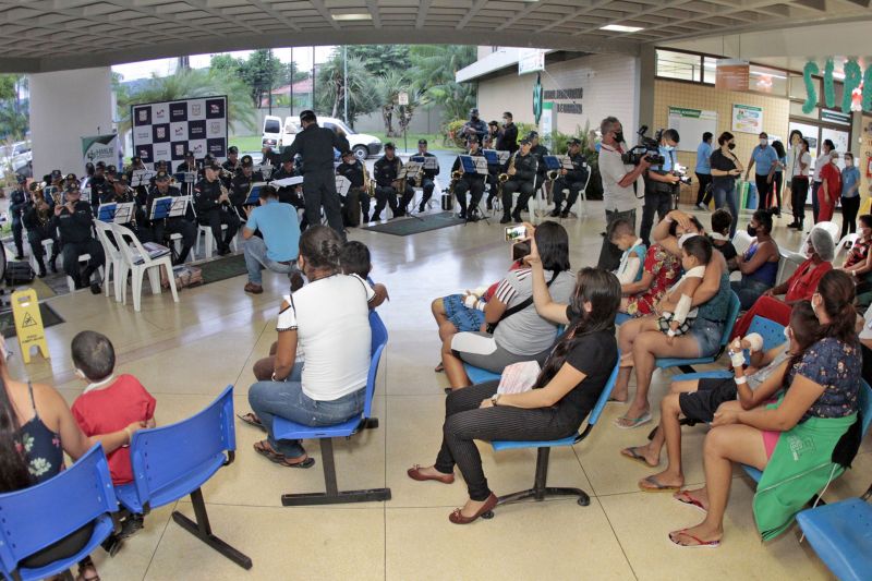 BelÃ©m, ParÃ¡, Brasil. CANTADA NATAL HOSPITAL METROPOLITANO - 19/12/2020 <div class='credito_fotos'>Foto: Ricardo Amanajás / Ag. Pará   |   <a href='/midias/2020/originais/7120_fbdfd341-031e-7fae-fec7-b147aef2a84f.jpg' download><i class='fa-solid fa-download'></i> Download</a></div>