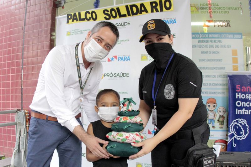 BelÃ©m, ParÃ¡, Brasil. ENTREGA ARVORE SEAP - 17/12/2020 <div class='credito_fotos'>Foto: Ricardo Amanajás / Ag. Pará   |   <a href='/midias/2020/originais/7124_7bae9828-a488-3039-2ef8-4fce7f6a6bc9.jpg' download><i class='fa-solid fa-download'></i> Download</a></div>