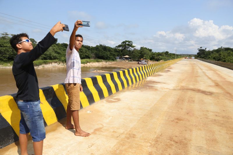 Entrega de Ponte em Cumarú do Norte <div class='credito_fotos'>Foto: Bruno Cecim / Ag.Pará   |   <a href='/midias/2020/originais/7133_16402af3-c0e8-5500-8ca2-8e7f3065c14e.jpg' download><i class='fa-solid fa-download'></i> Download</a></div>