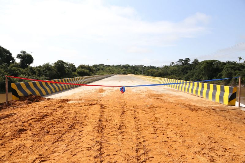 Entrega de Ponte em Cumarú do Norte <div class='credito_fotos'>Foto: Bruno Cecim / Ag.Pará   |   <a href='/midias/2020/originais/7133_325b7ba4-2fcf-0998-d3f4-503d7d99416b.jpg' download><i class='fa-solid fa-download'></i> Download</a></div>