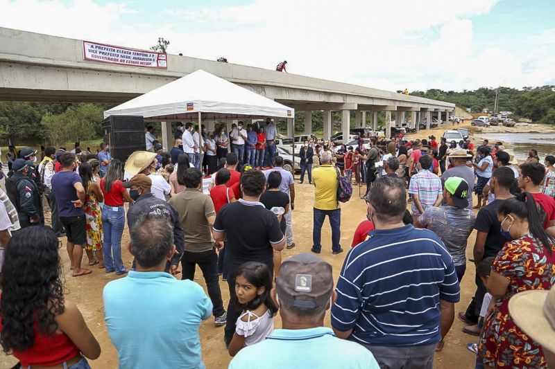 Entrega de Ponte em Cumarú do Norte <div class='credito_fotos'>Foto: Bruno Cecim / Ag.Pará   |   <a href='/midias/2020/originais/7133_4cbe8416-ddd6-5073-f6ee-0b3672944e40.jpg' download><i class='fa-solid fa-download'></i> Download</a></div>