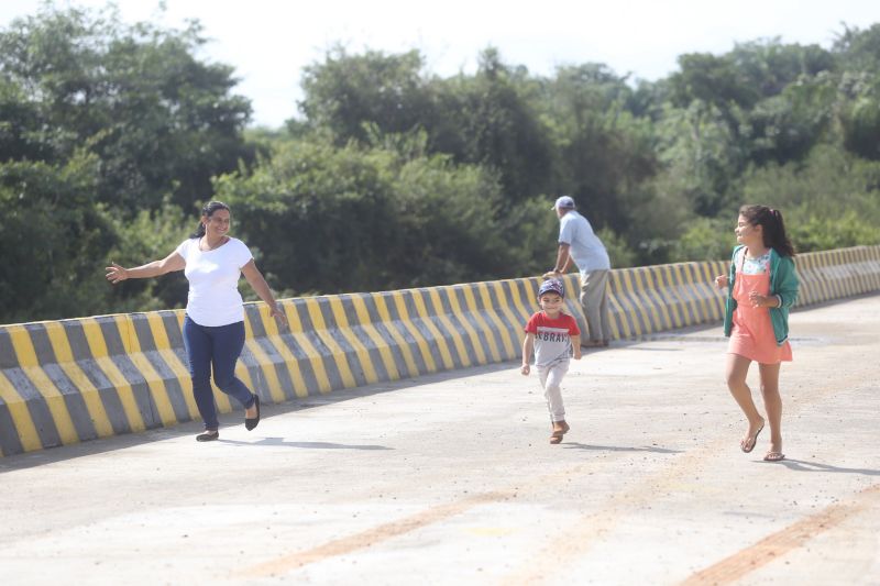 Entrega de Ponte em Cumarú do Norte <div class='credito_fotos'>Foto: Bruno Cecim / Ag.Pará   |   <a href='/midias/2020/originais/7133_fc82a4c8-3954-a498-3cb8-24fe7823d00c.jpg' download><i class='fa-solid fa-download'></i> Download</a></div>