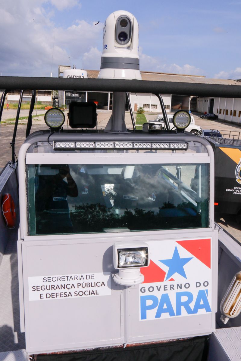 Governo entrega primeiros veículos blindados para segurança pública do Pará <div class='credito_fotos'>Foto: Ricardo Amanajás / Ag. Pará   |   <a href='/midias/2020/originais/7135_0d59831a-991c-fba1-591f-51b9017efc64.jpg' download><i class='fa-solid fa-download'></i> Download</a></div>