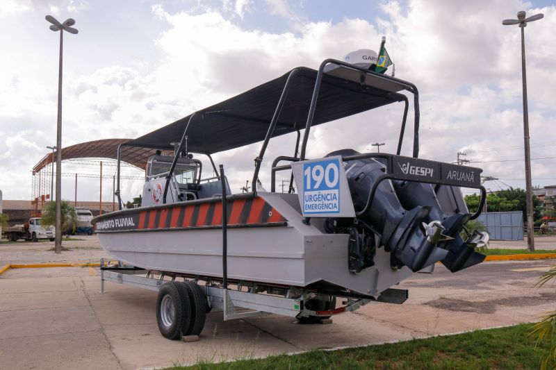 Governo entrega primeiros veículos blindados para segurança pública do Pará <div class='credito_fotos'>Foto: Ricardo Amanajás / Ag. Pará   |   <a href='/midias/2020/originais/7135_840d4a0f-e155-9297-0710-9ef0a926b7bf.jpg' download><i class='fa-solid fa-download'></i> Download</a></div>