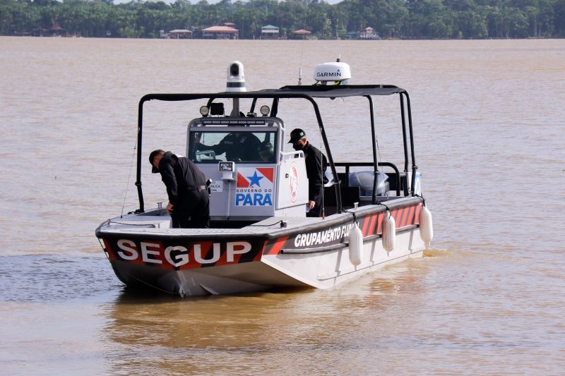 Governo entrega primeiros veículos blindados para segurança pública do Pará <div class='credito_fotos'>Foto: Ricardo Amanajás / Ag. Pará   |   <a href='/midias/2020/originais/7135_af7c9c70-dbe1-7ddb-a7c9-b959a87d7cc2.jpg' download><i class='fa-solid fa-download'></i> Download</a></div>