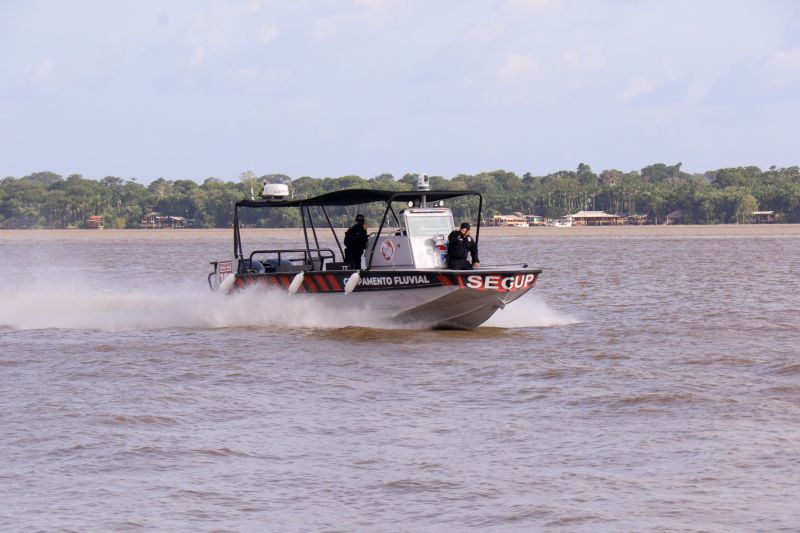 Governo entrega primeiros veículos blindados para segurança pública do Pará <div class='credito_fotos'>Foto: Ricardo Amanajás / Ag. Pará   |   <a href='/midias/2020/originais/7135_c8e5337e-0216-db49-aee7-d12fdba10d7c.jpg' download><i class='fa-solid fa-download'></i> Download</a></div>