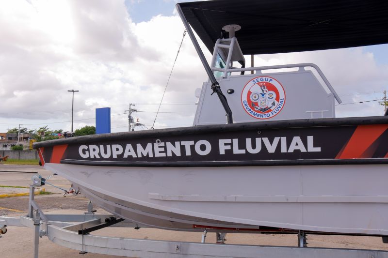 Governo entrega primeiros veículos blindados para segurança pública do Pará <div class='credito_fotos'>Foto: Ricardo Amanajás / Ag. Pará   |   <a href='/midias/2020/originais/7135_de96c35c-360f-13f6-1493-be209abfc1ba.jpg' download><i class='fa-solid fa-download'></i> Download</a></div>