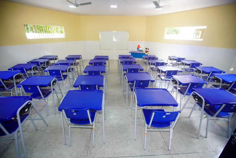 150 estudantes de Salvaterra foram beneficiados com a entrega da Escola de Ensino Fundamental Condeixa. A unidade escolar resulta de uma parceria entre a prefeitura municipal e o Governo do Estado, por meio da Secretaria de Estado de Educação <div class='credito_fotos'>Foto: Marco Santos / Ag. Pará   |   <a href='/midias/2020/originais/7138_52032bd1-ccb8-5ffd-32a0-ae3bc49e200b.jpg' download><i class='fa-solid fa-download'></i> Download</a></div>