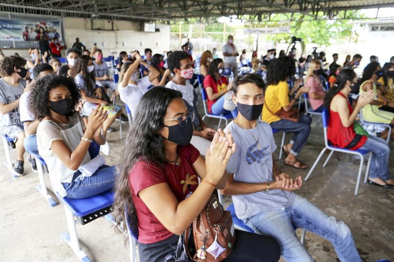 Encontro dos jovens participantes do projeto Cenas de Paz no Benguí <div class='credito_fotos'>Foto: Divulgação   |   <a href='/midias/2020/originais/7139_32498f04-efa8-c820-94ca-d5c3ddfa2ba6.jpg' download><i class='fa-solid fa-download'></i> Download</a></div>