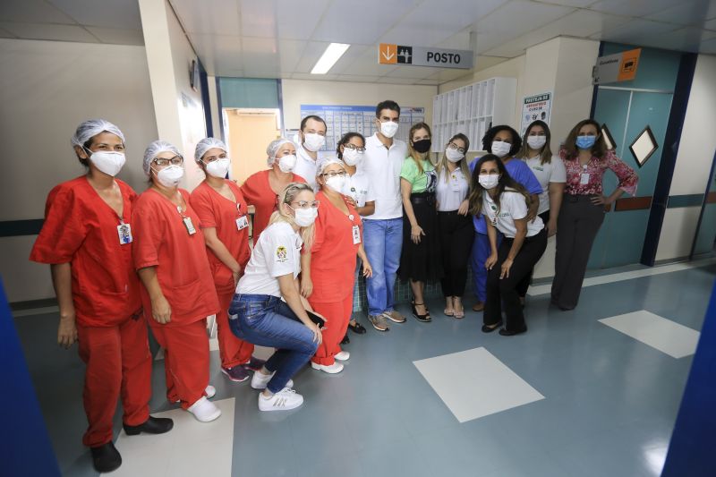 Primeira Dama, Daniela e Governador do Helder Barbalho entregam presentes a crianças e fazem visita a pacientes <div class='credito_fotos'>Foto: Jader Paes / Agência Pará   |   <a href='/midias/2020/originais/7144_20027fcd-211a-cd2d-7e33-5f4c0187c59d.jpg' download><i class='fa-solid fa-download'></i> Download</a></div>