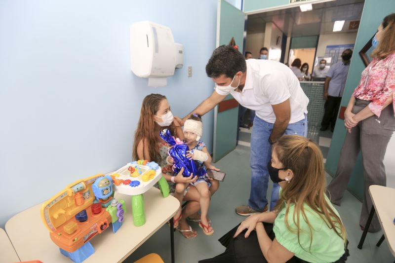 Primeira Dama, Daniela e Governador do Helder Barbalho entregam presentes a crianças e fazem visita a pacientes <div class='credito_fotos'>Foto: Jader Paes / Agência Pará   |   <a href='/midias/2020/originais/7144_4bd47783-5d8d-31f9-1e0b-b25ce6981cc6.jpg' download><i class='fa-solid fa-download'></i> Download</a></div>