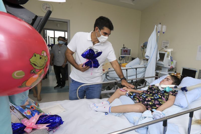 Primeira Dama, Daniela e Governador do Helder Barbalho entregam presentes a crianças e fazem visita a pacientes <div class='credito_fotos'>Foto: Jader Paes / Agência Pará   |   <a href='/midias/2020/originais/7144_514b1ce3-651a-ab05-e809-66fee13e76de.jpg' download><i class='fa-solid fa-download'></i> Download</a></div>