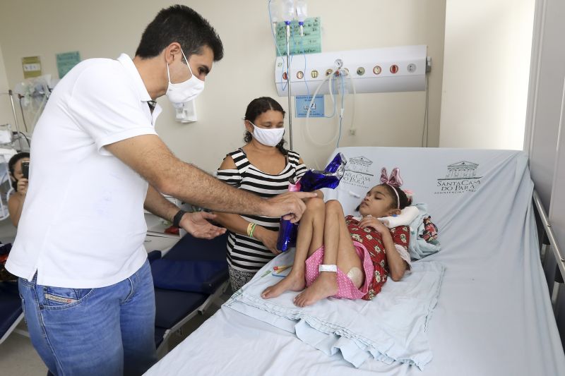 Primeira Dama, Daniela e Governador do Helder Barbalho entregam presentes a crianças e fazem visita a pacientes <div class='credito_fotos'>Foto: Jader Paes / Agência Pará   |   <a href='/midias/2020/originais/7144_90ac8ab9-b49f-f041-c9a8-d2efef181fe3.jpg' download><i class='fa-solid fa-download'></i> Download</a></div>